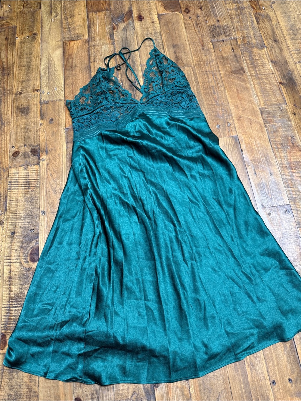 Victoria's Secret Emerald Green Satin & Lace Nightgown/ Slip Dress